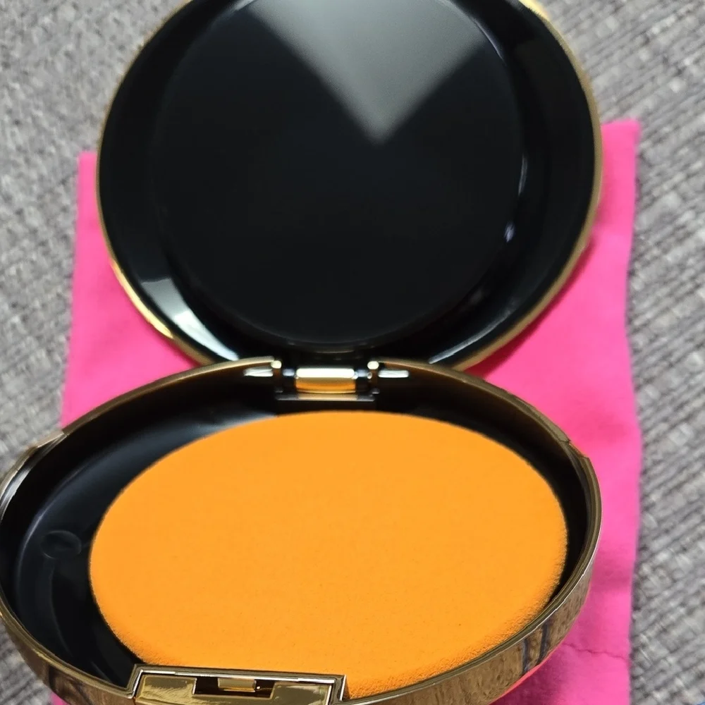 Relevant Re-Blur Soft Focus Powder Foundation -‎ Revel 10 New In Box